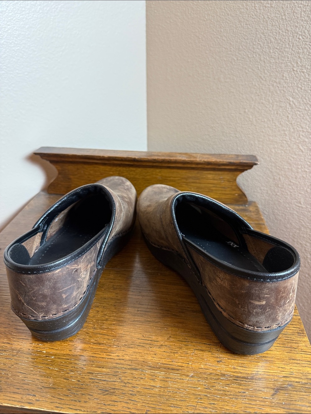 Dansko Brown Brushed Leather Women’s Slip-On Clogs - Picture 7 of 7